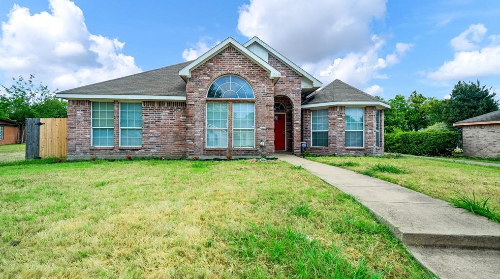 1329 Maple Rdg Dr, Mesquite TX 75149-5692 exterior