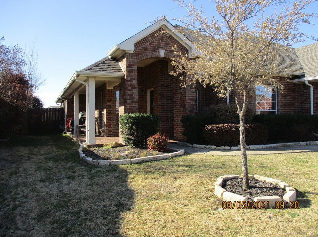 10212 Red Bluff Ln, Fort Worth, TX 76177