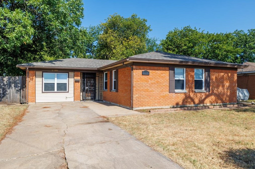 2701 Elm Park, Fort Worth, TX 76118