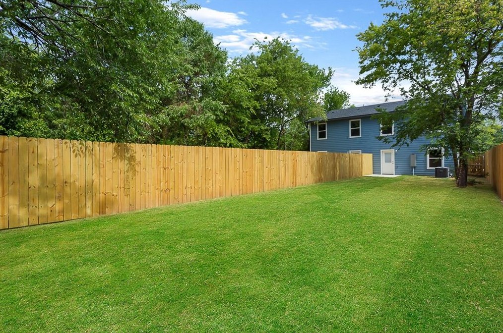 818 W Walker St, Denison, TX 75021