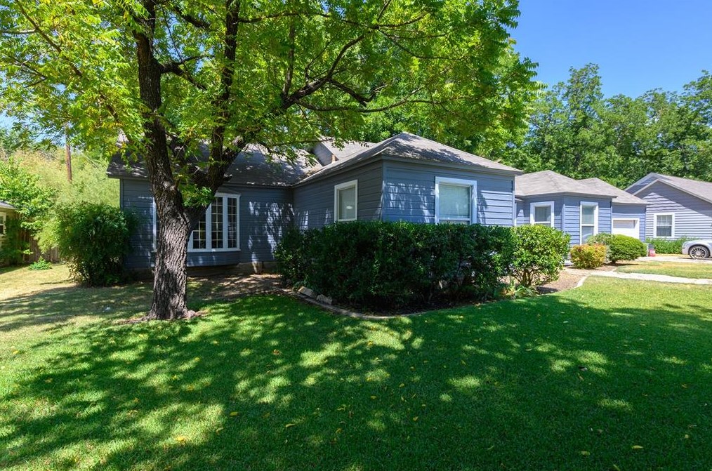 825 Dixon St, Whitesboro, TX 76240-3227