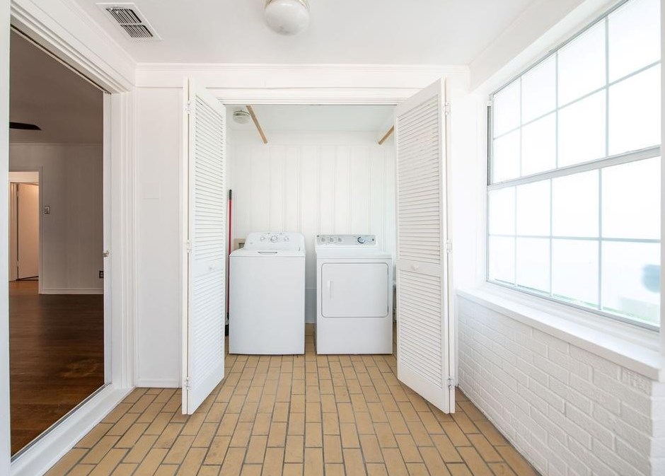 915 Monte Vista Dr, Dallas TX  75223-1247 exterior