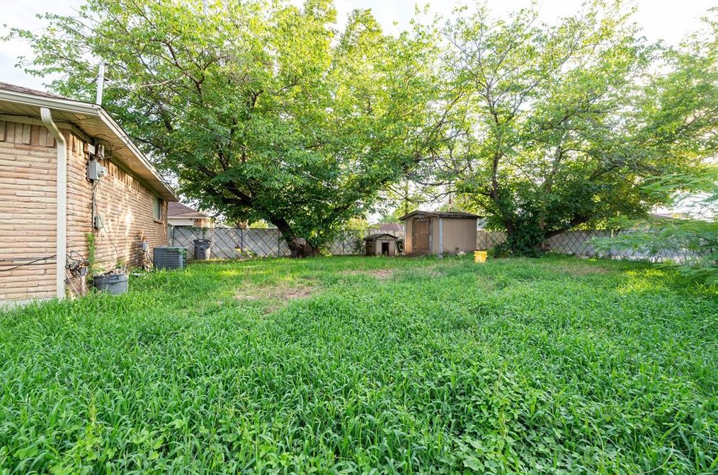 9249 Jennie Lee Ln, Dallas, TX 75227-8109