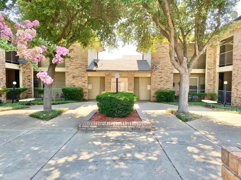222 N Center St #207, Grand Prairie, TX 75050