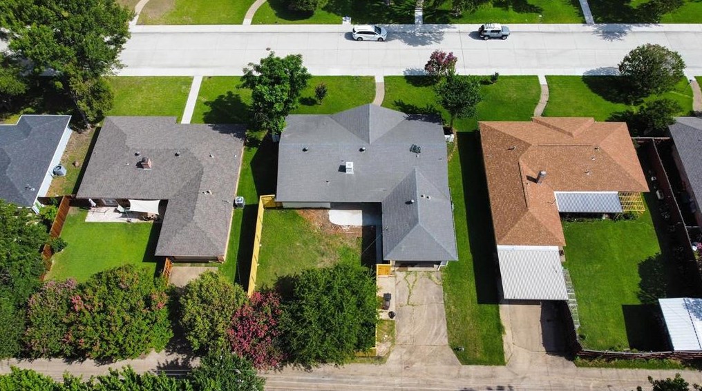 1520 Glenwick Dr, Plano TX  75075-7222 exterior