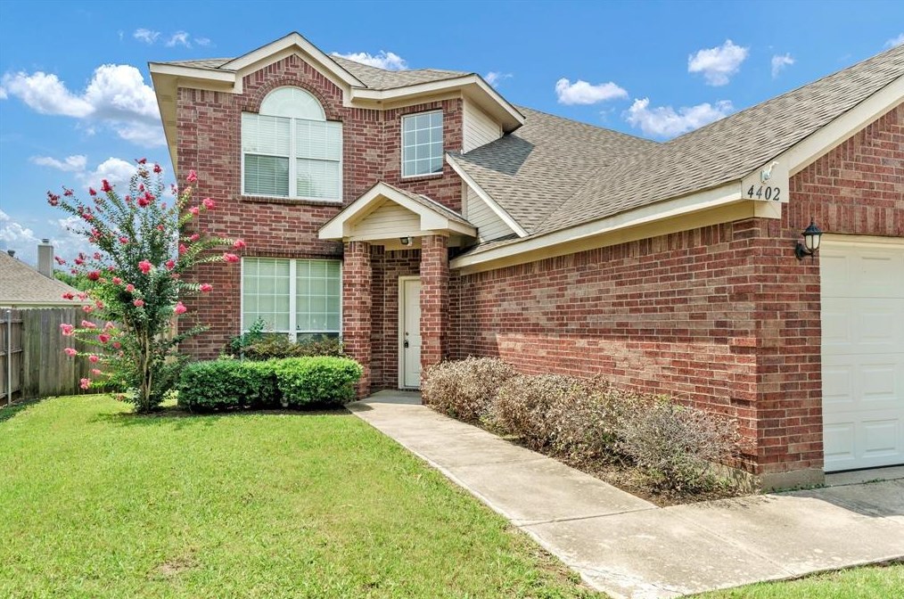 4402 Emerald Leaf Dr, Midlothian, TX 76063