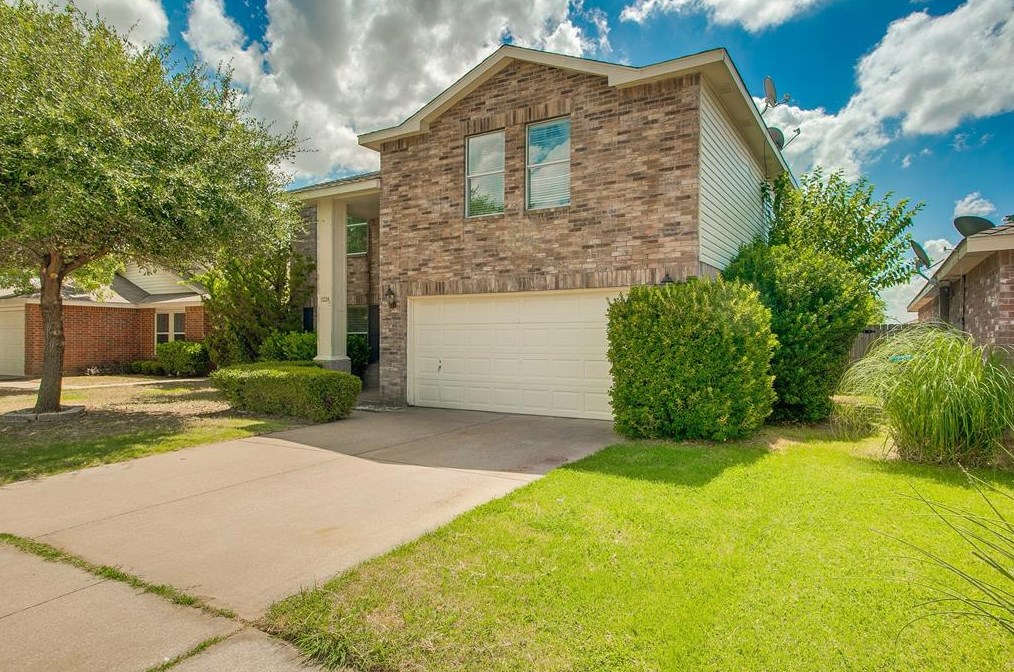 5224 Royal Burgess Dr, Fort Worth, TX 76135