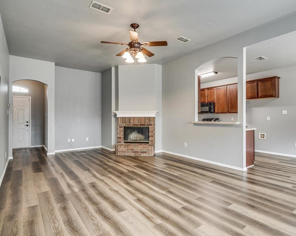 2014 Cancun Dr, Midlothian, TX 76063