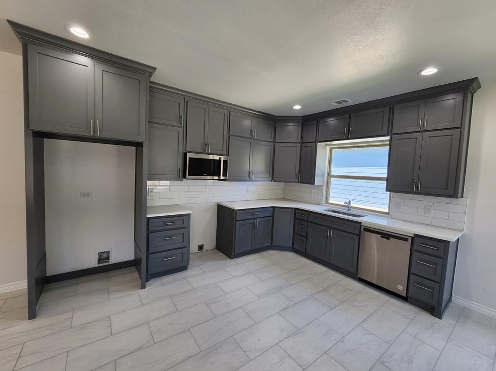 7919 Hull Ave, Dallas TX 75216-4133 exterior