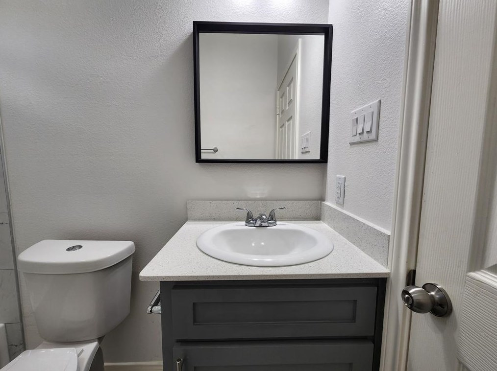 7919 Hull Ave, Dallas TX 75216-4133 exterior