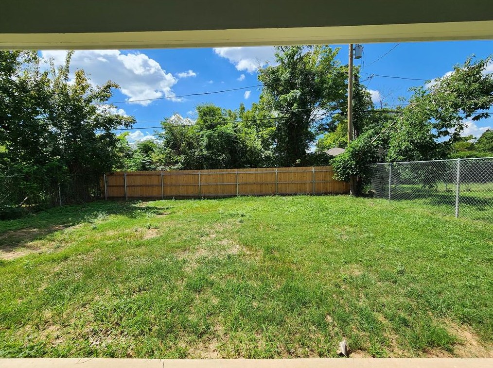 7919 Hull Ave, Dallas TX 75216-4133 exterior