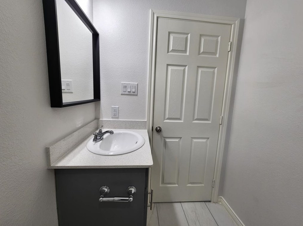 7919 Hull Ave, Dallas TX 75216-4133 exterior