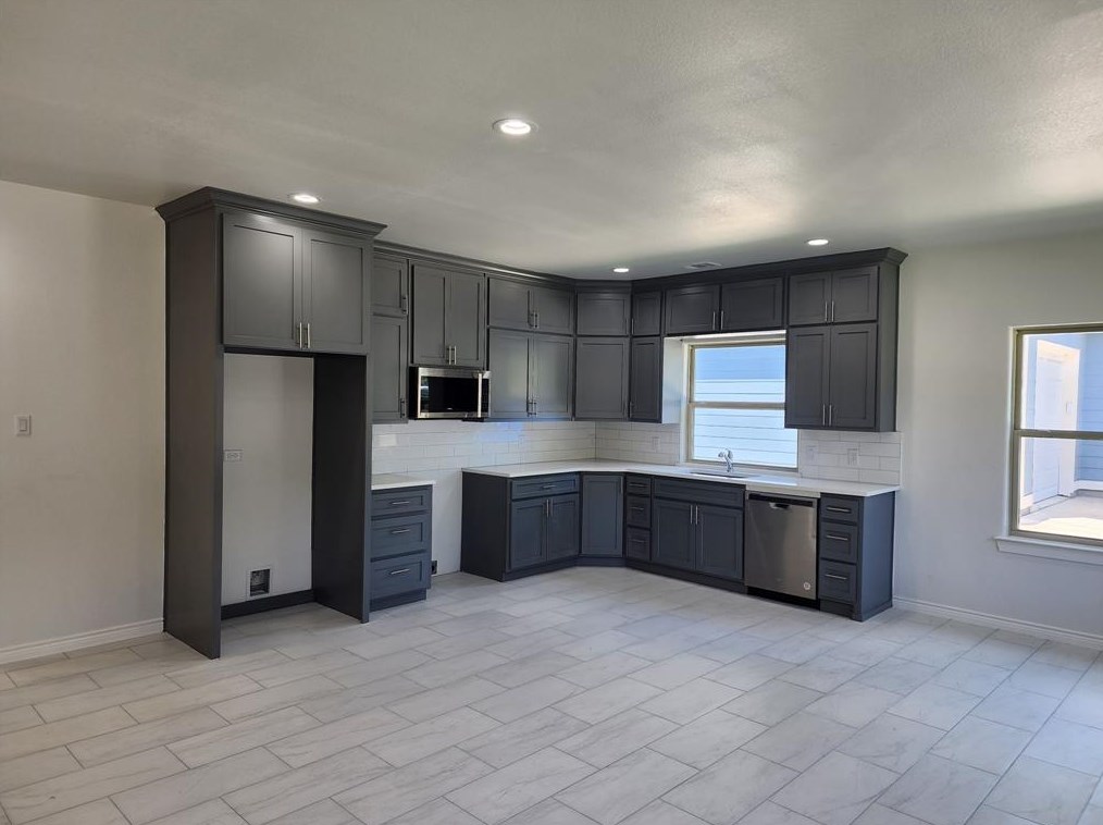 7919 Hull Ave, Dallas TX 75216-4133 exterior