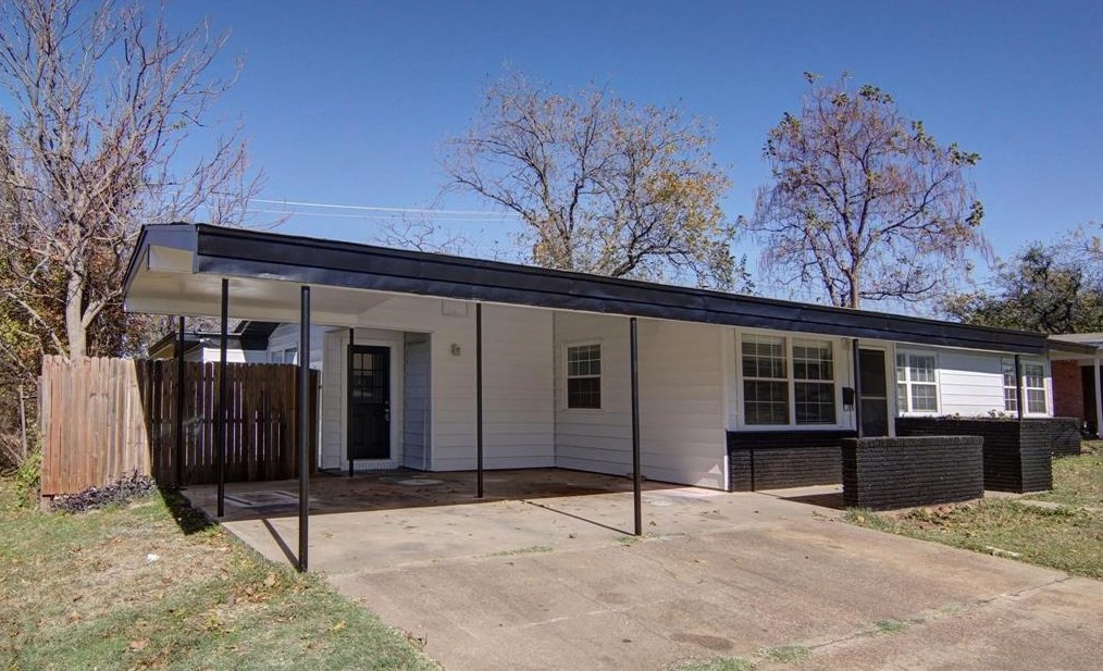 1421 Rolling Hills Dr, Graham, TX 76450