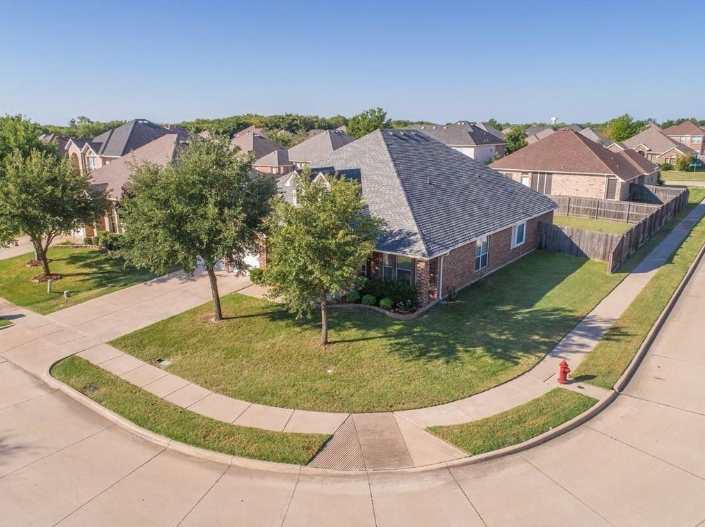 2723 Forest Lake Dr, Grand Prairie, TX 75052