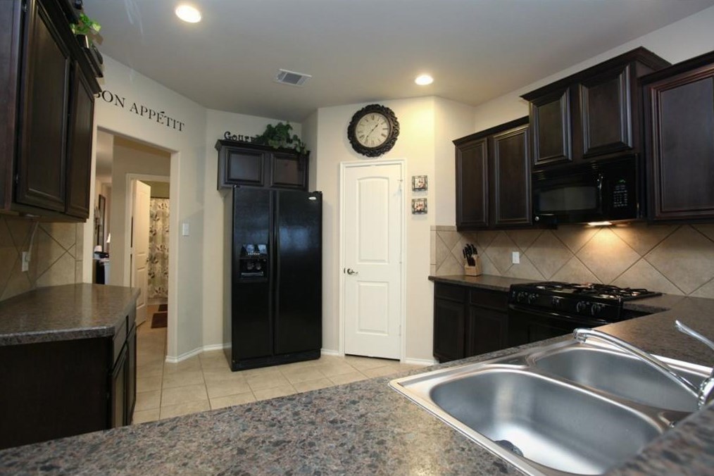 9500 Falcons Fire Dr, Mckinney, TX 75070-8952