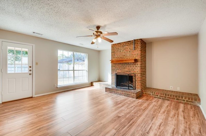 5720 Twin Oaks Dr, Fort Worth, TX 76148
