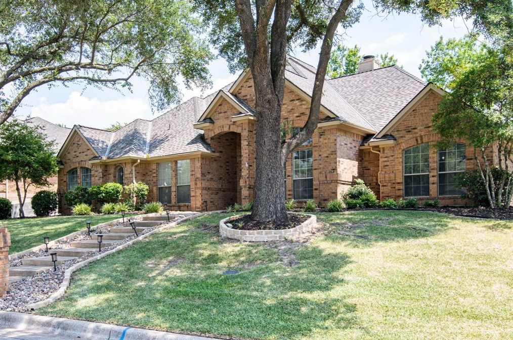 501 Green Meadow St N, Colleyville, TX 76034