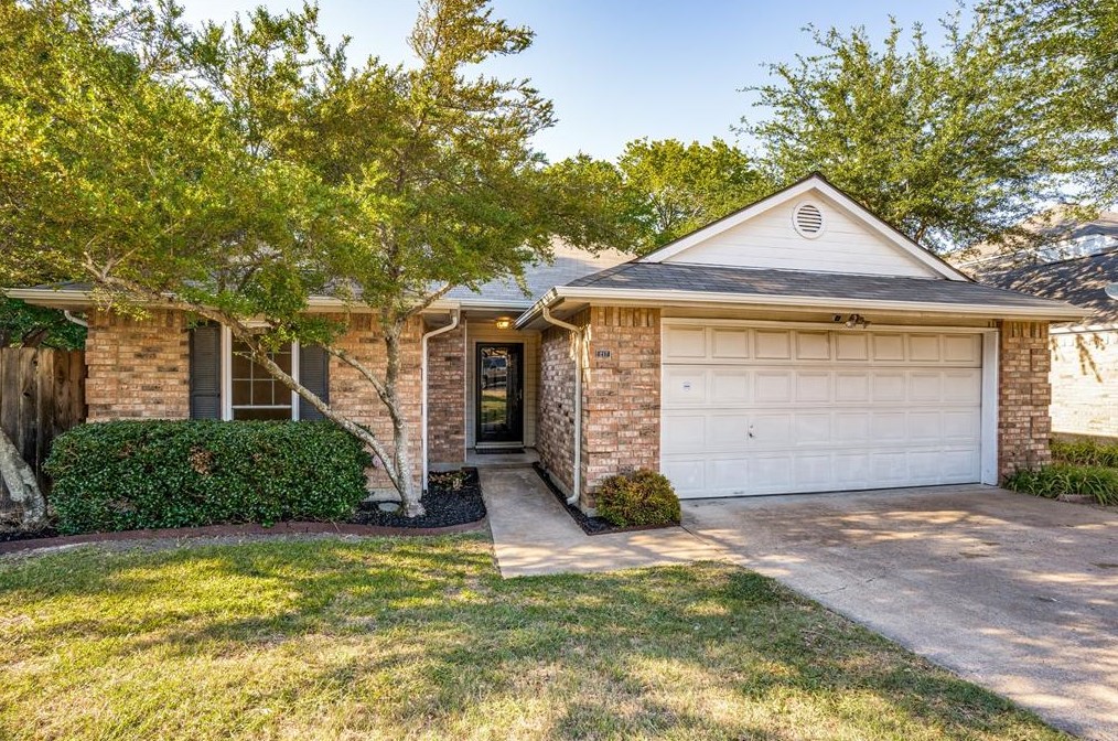 217 Juniper Ridge Ct, Desoto, TX 75115-5860