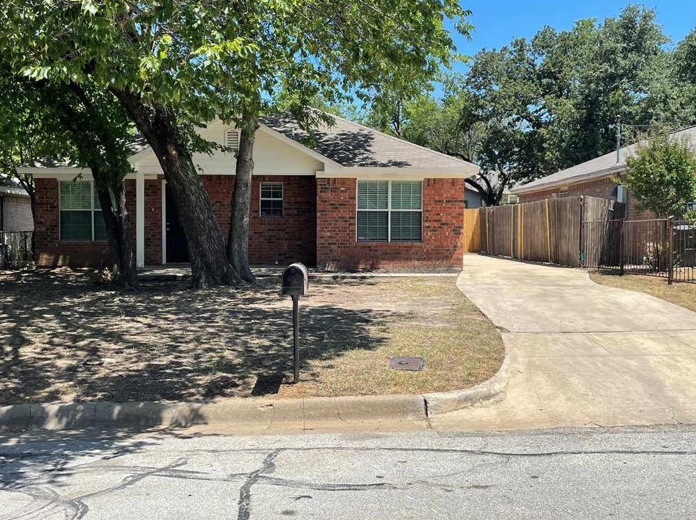 4829 Fitzhugh Ave, Fort Worth, TX 76105