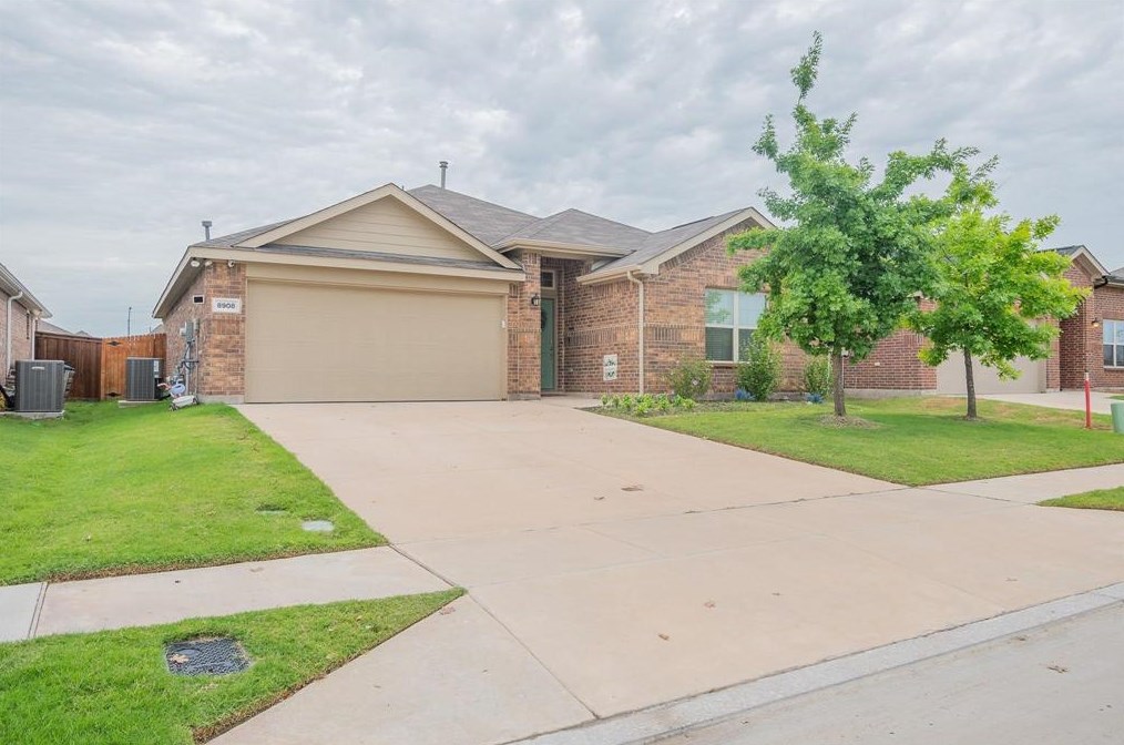 8908 Devonshire Dr, Fort Worth, TX 76131