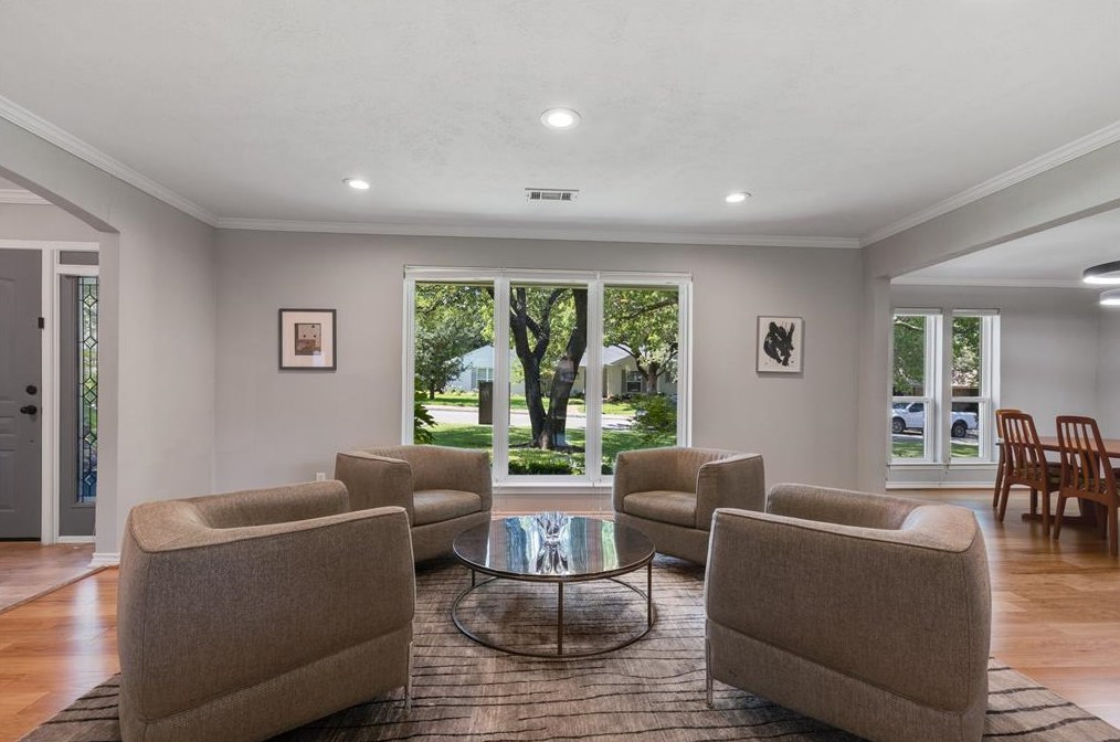 3843 Regent Dr, Dallas TX  75229-5245 exterior