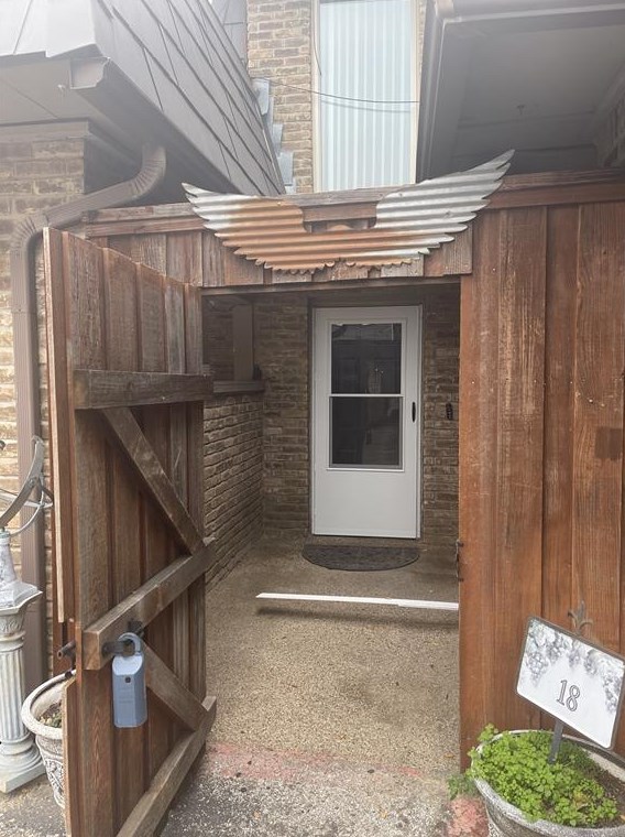 207 E Harwood Rd #18, Euless, TX 76039