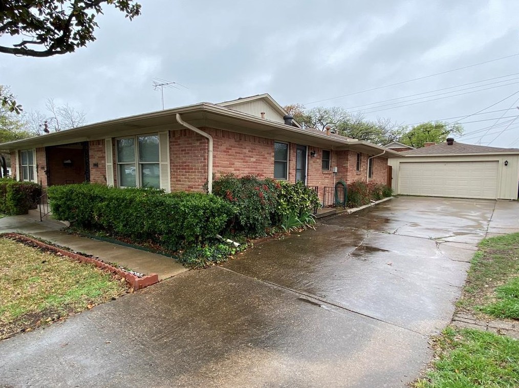 11005 Wyatt St, Dallas TX  75218-2545 exterior