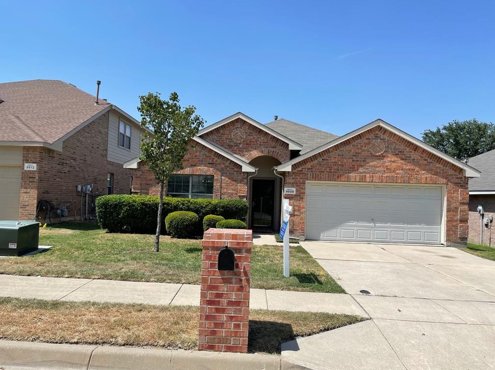 9808 Autumn Sage Dr, Fort Worth, TX 76108