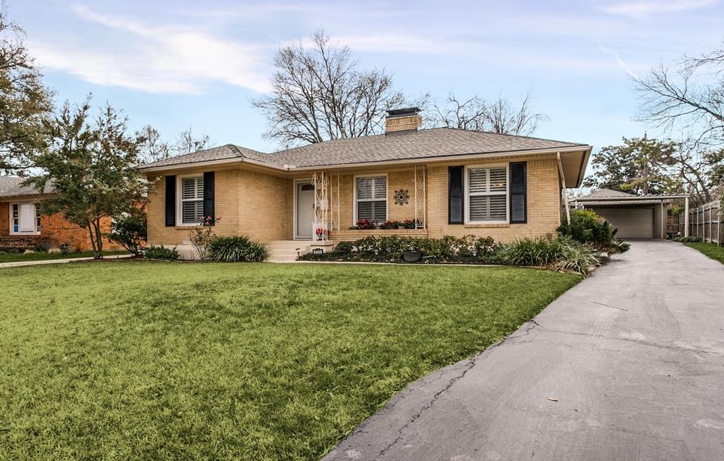 6720 Blessing Dr, Dallas, TX 75214