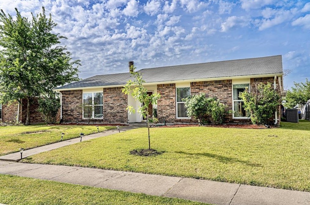8826 Linda Vista Dr, Rowlett, TX 75088-4431