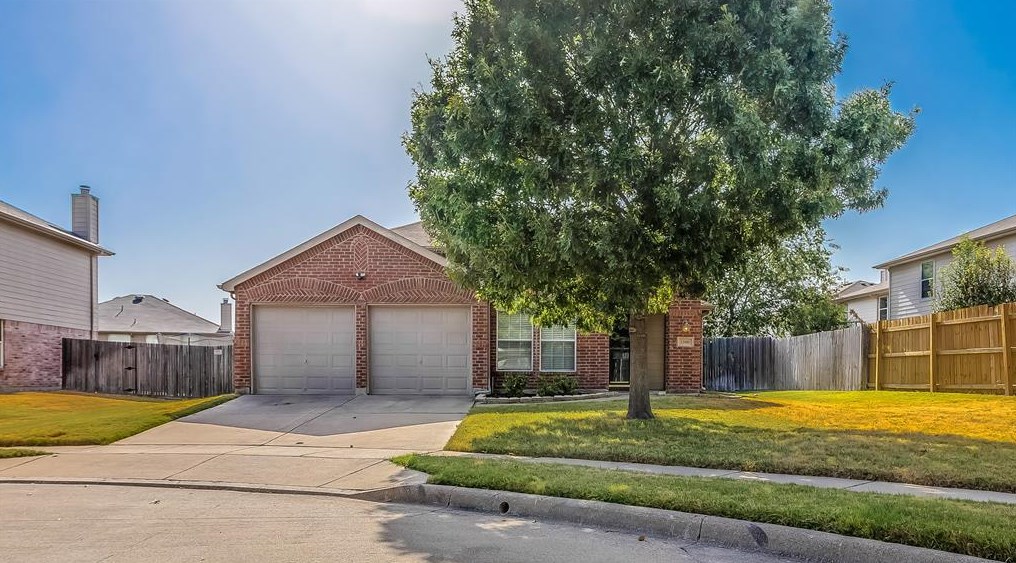 13900 Walnut Canyon Ct, Roanoke, TX 76262