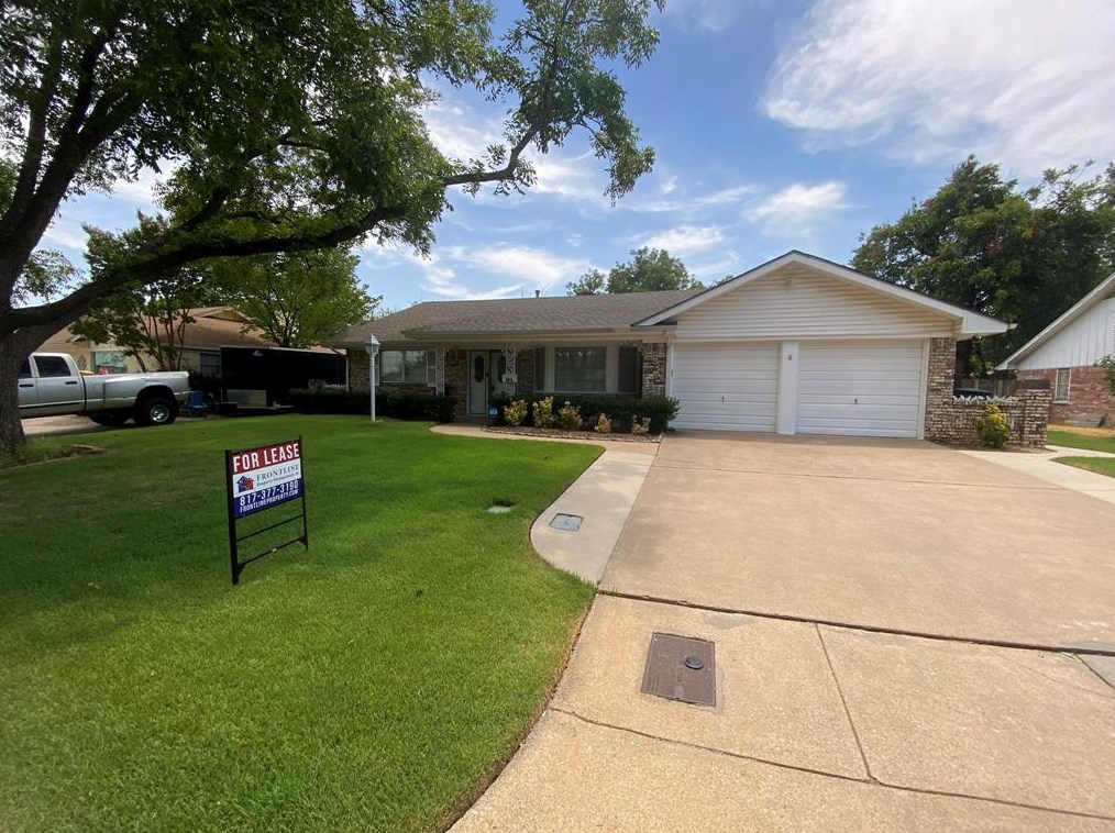 5016 Emerald Lake Dr, Fort Worth, TX 76103