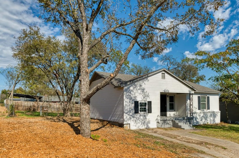 2429 Stephen Lee Dr, Fort Worth, TX 76119