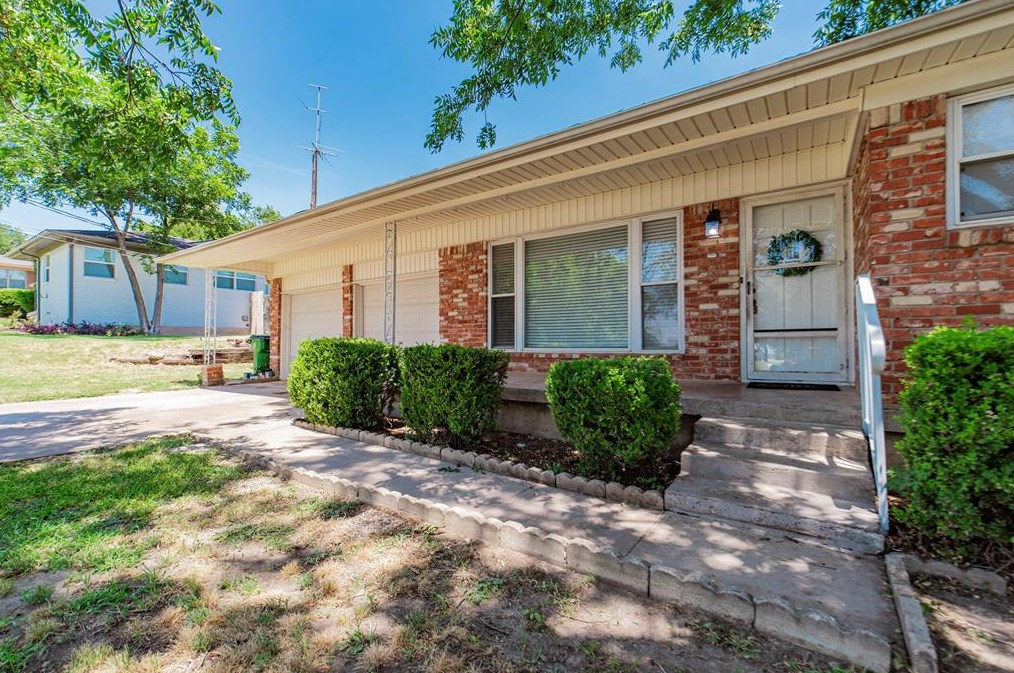 705 S Cowan St, Decatur, TX 76234