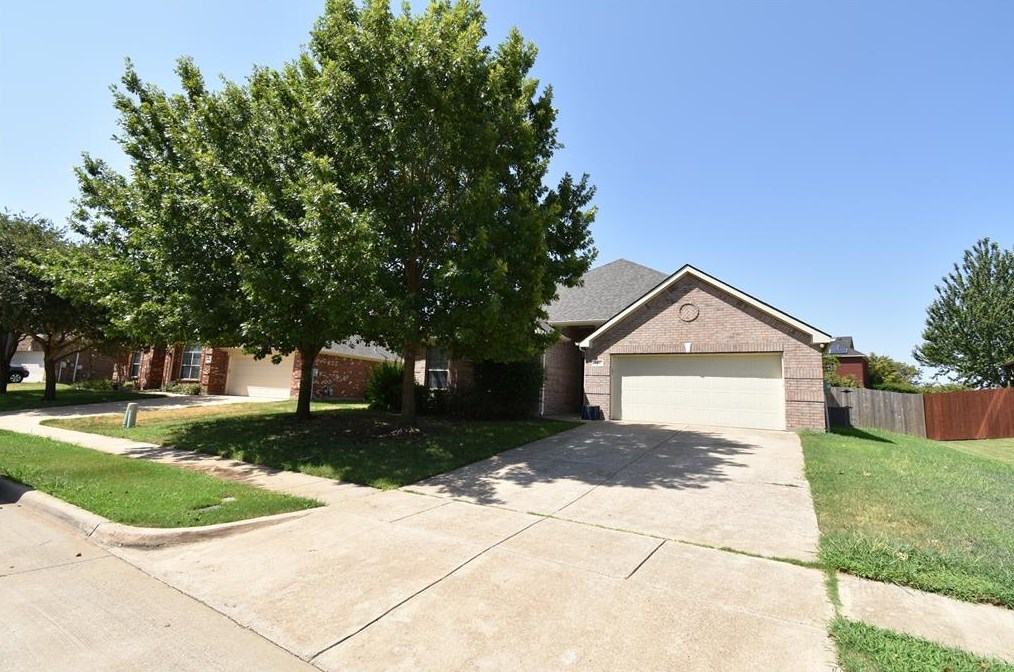 706 Cross Meadow Blvd, Midlothian, TX 76063