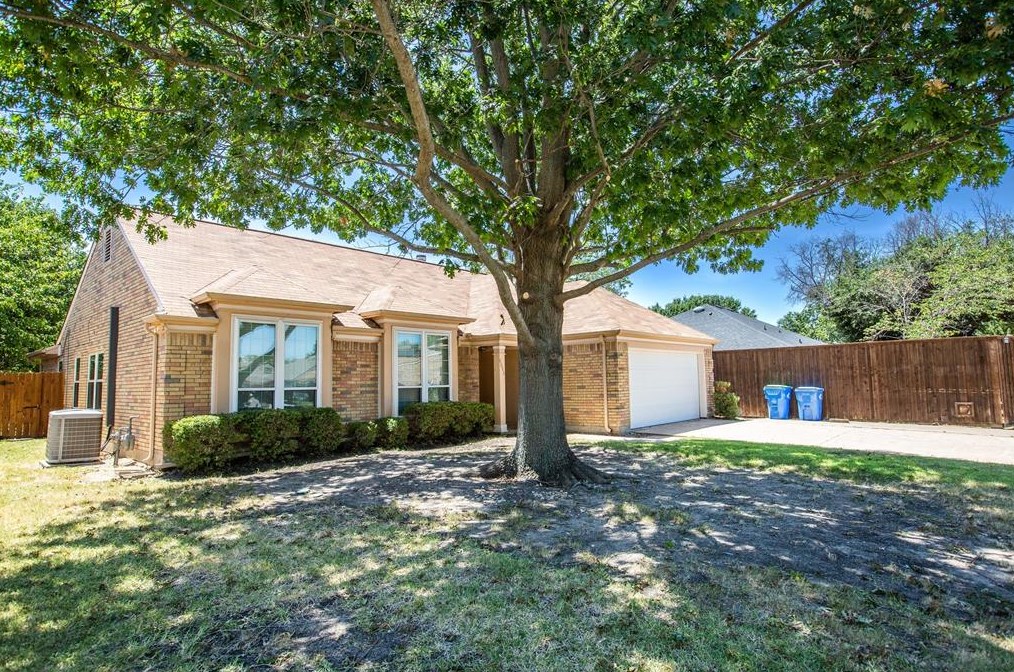 8006 Rainbow Dr, Rowlett, TX 75089