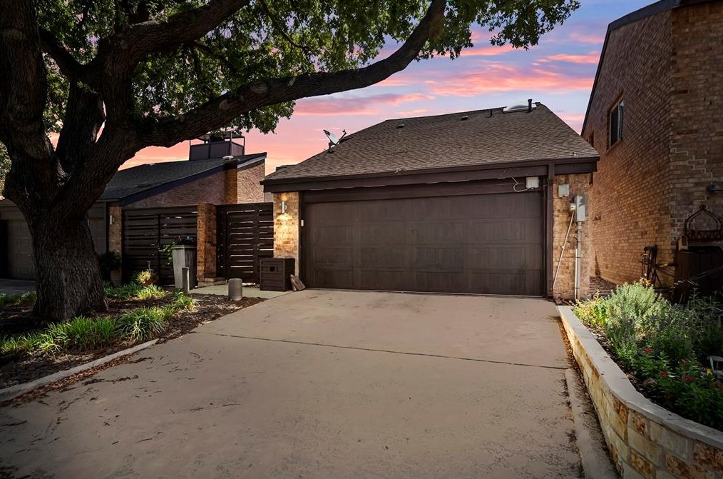 3330 Courtyard Pl, Dallas, TX 75234