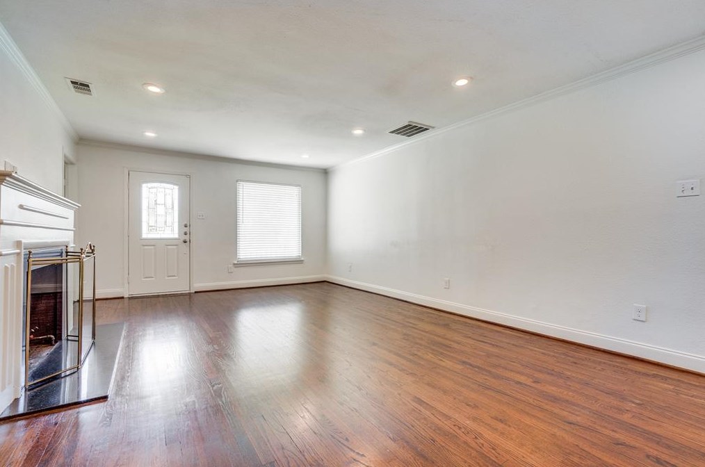 4916 Wateka Dr, Dallas TX  75209-4843 exterior