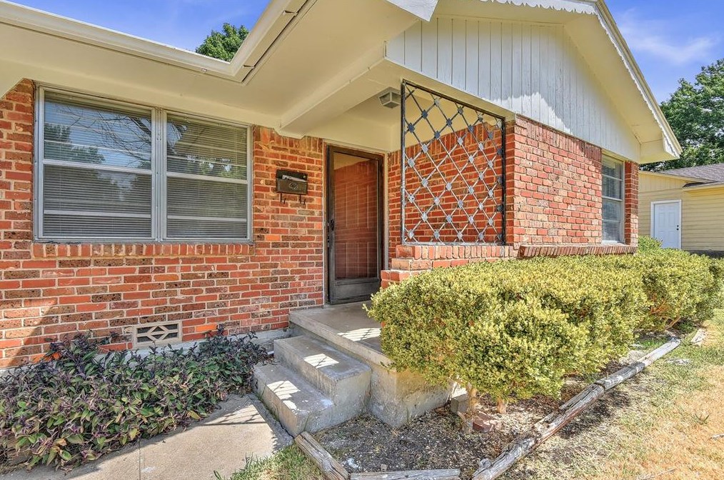 1929 E Jones Cir, Sherman, TX 75090
