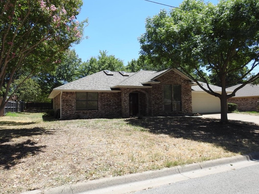 1210 3rd St, Granbury, TX 76048