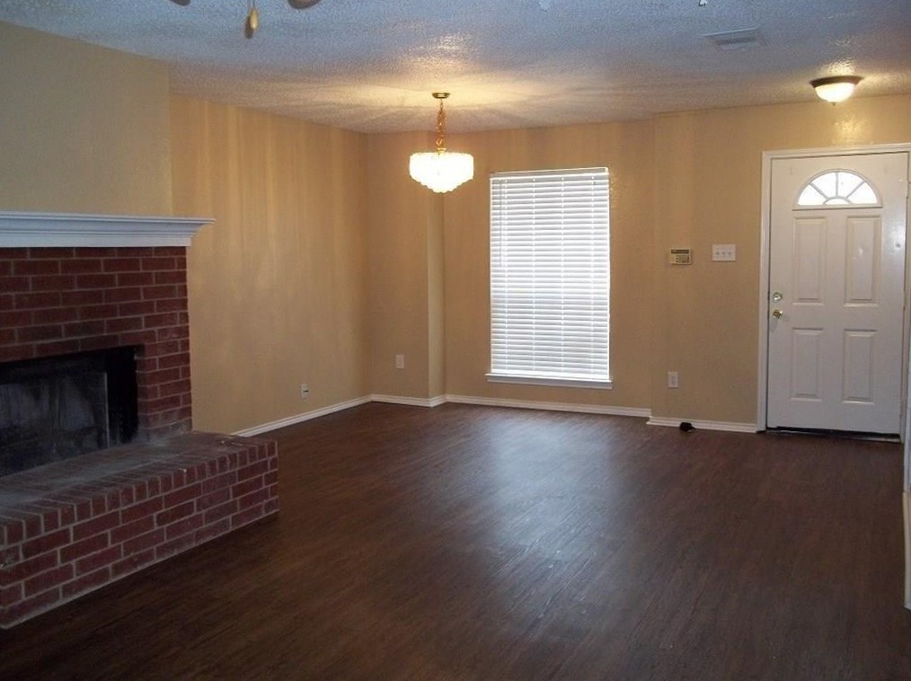 213 Idle Creek Ln, Desoto, TX 75115