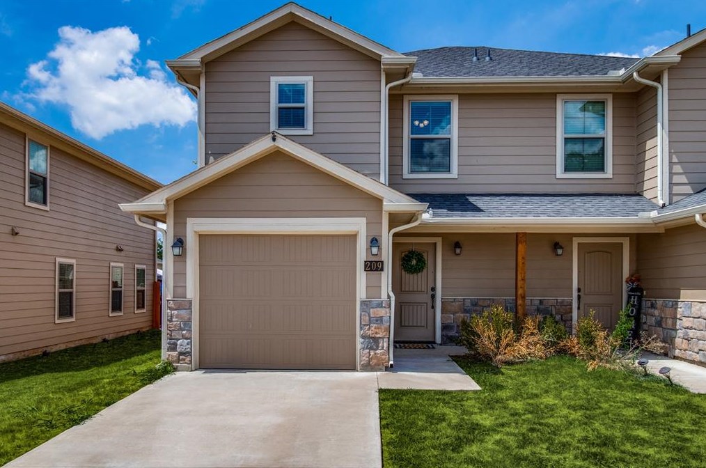 209 W Forest Ave, Sherman, TX 75090
