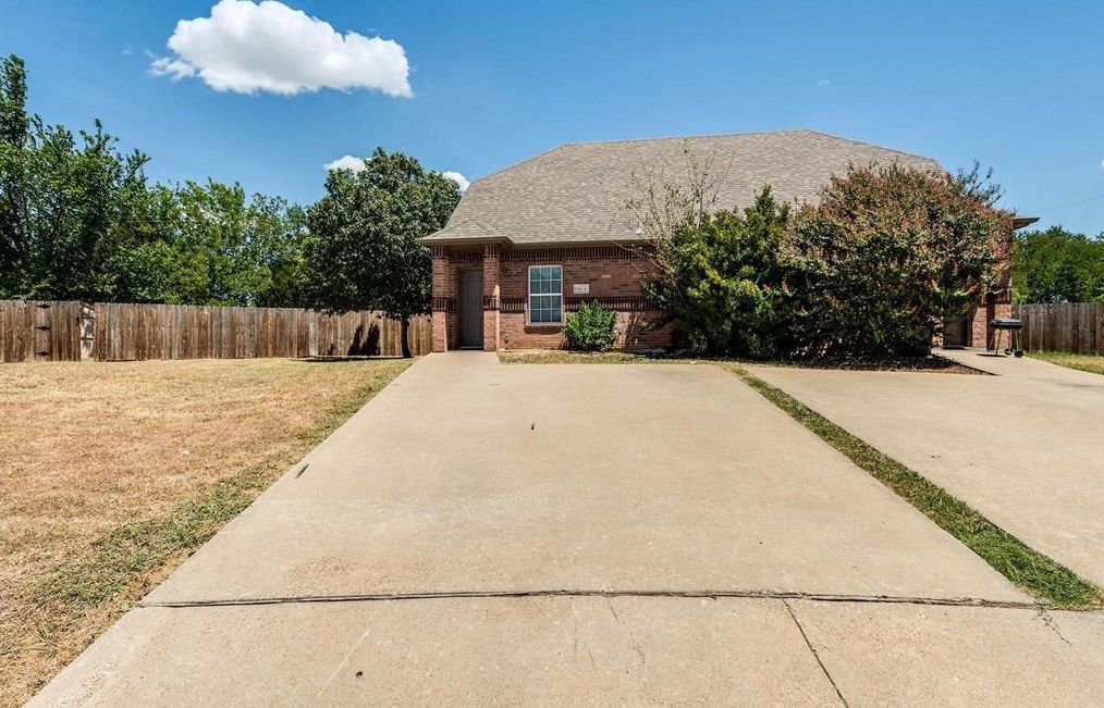 319 Queens Ct S #a, Midlothian, TX 76063