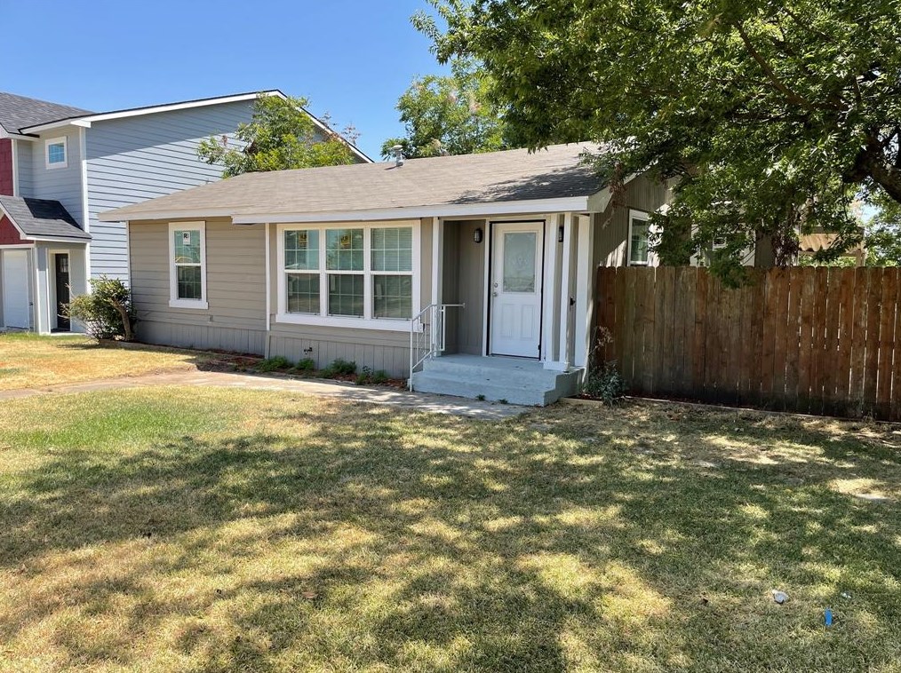 330 W Morgan St, Denison, TX 75020
