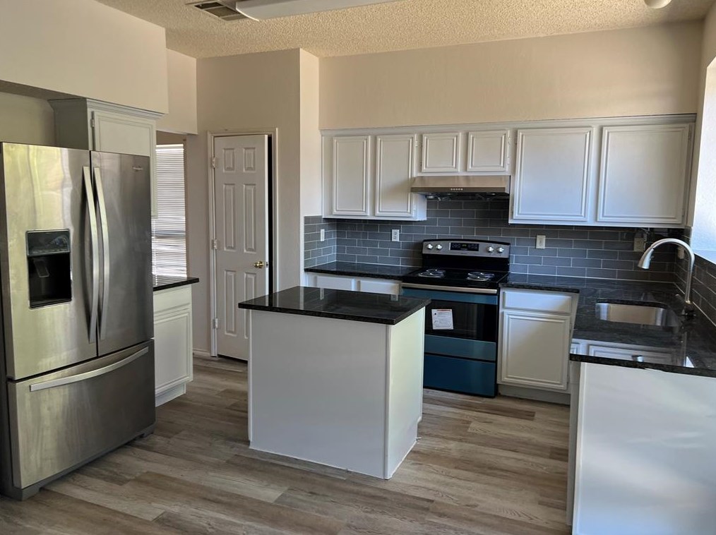 6824 Hickory Crk, Plano TX  75023-2041 exterior