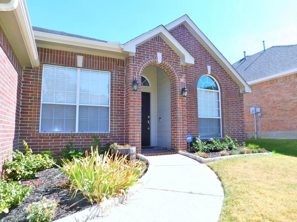 1650 Knoll Ridge Cir, Denton, TX 76210