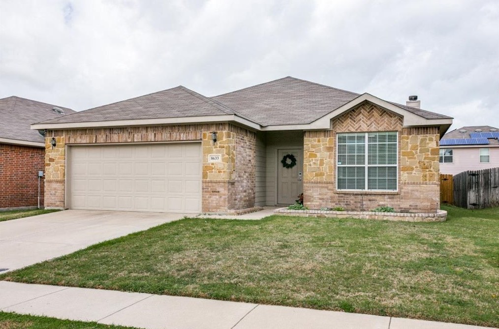 8633 Star Thistle Dr, Fort Worth, TX 76179