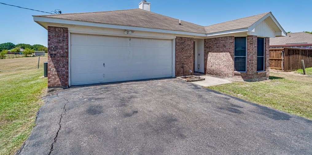 127 Stainback Ct, Oak Leaf, TX 75154