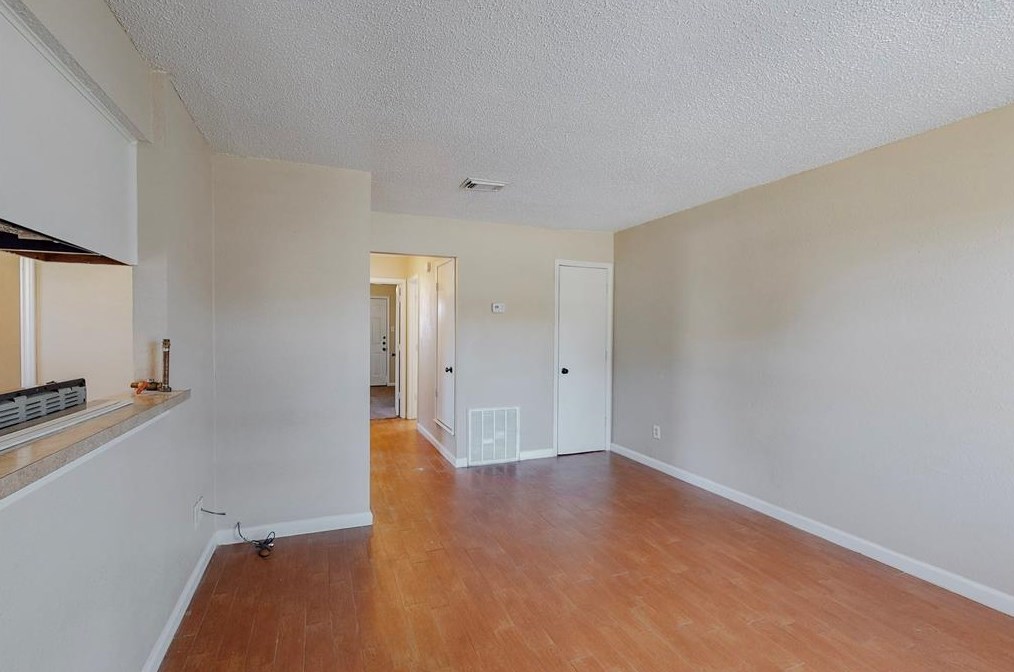 301 Kings Way Dr, Midlothian, TX 76063